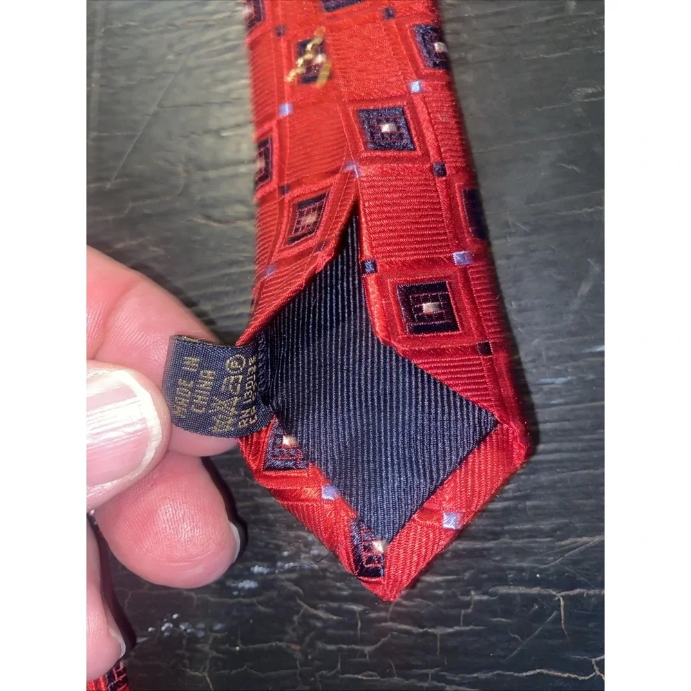 Hart Schaffer Marx Men's Neck Tie Red Silk Foulard Geometric Made‎ in USA Red
